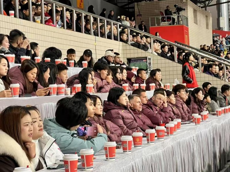 北青體育：中國女足現(xiàn)身中甲賽場，觀看重慶銅梁龍vs遼寧鐵人