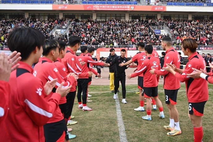 今日賽前，俱樂部為前球員馬曉磊及文爍舉行了退役儀式
