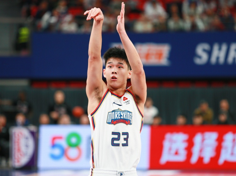 狀態(tài)可以！林葳半場8中5拿到13分1板1助