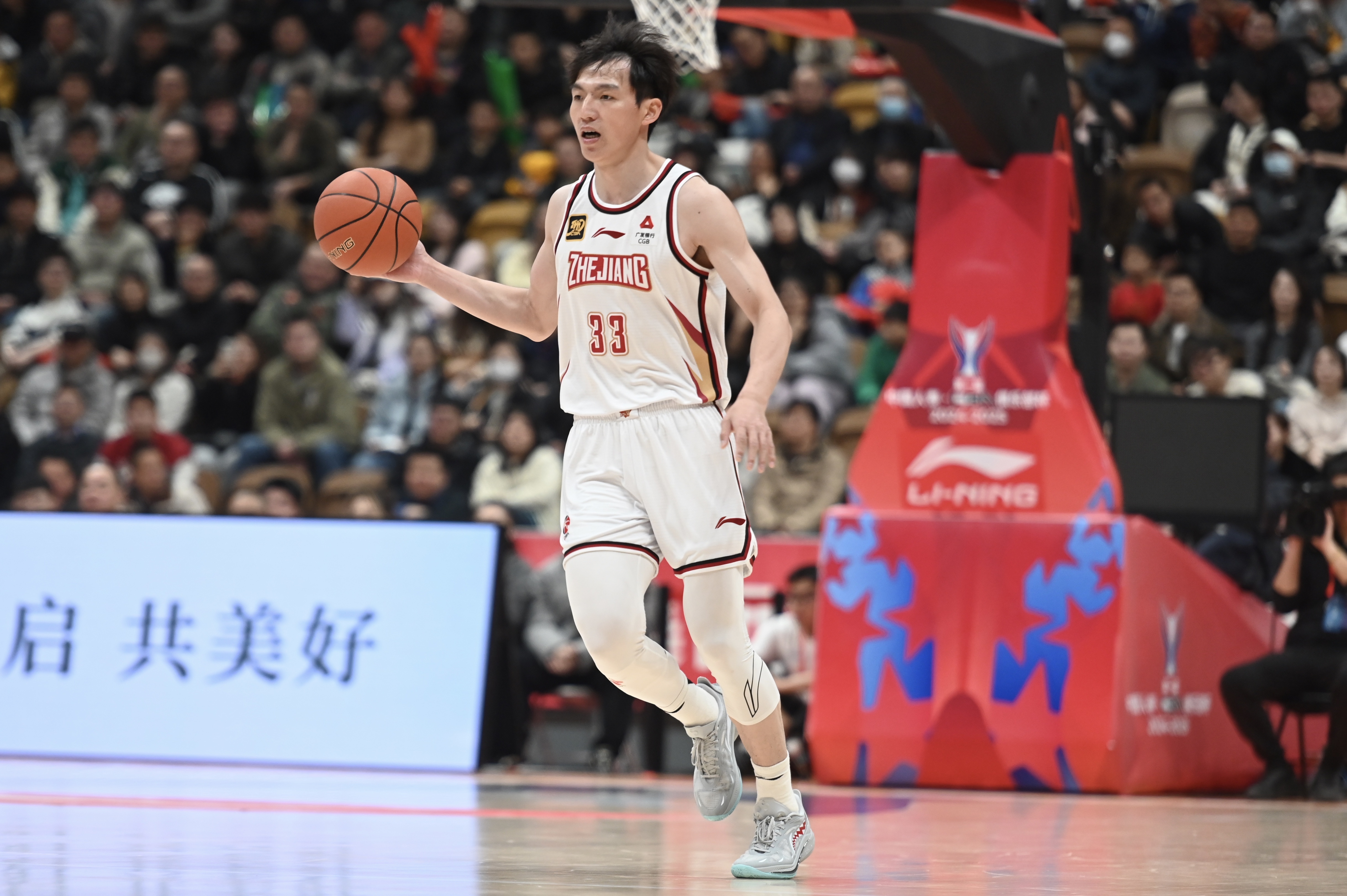 雙槍表現(xiàn)不錯！吳前和陸文博均9中5&三分合計15中7合砍30分