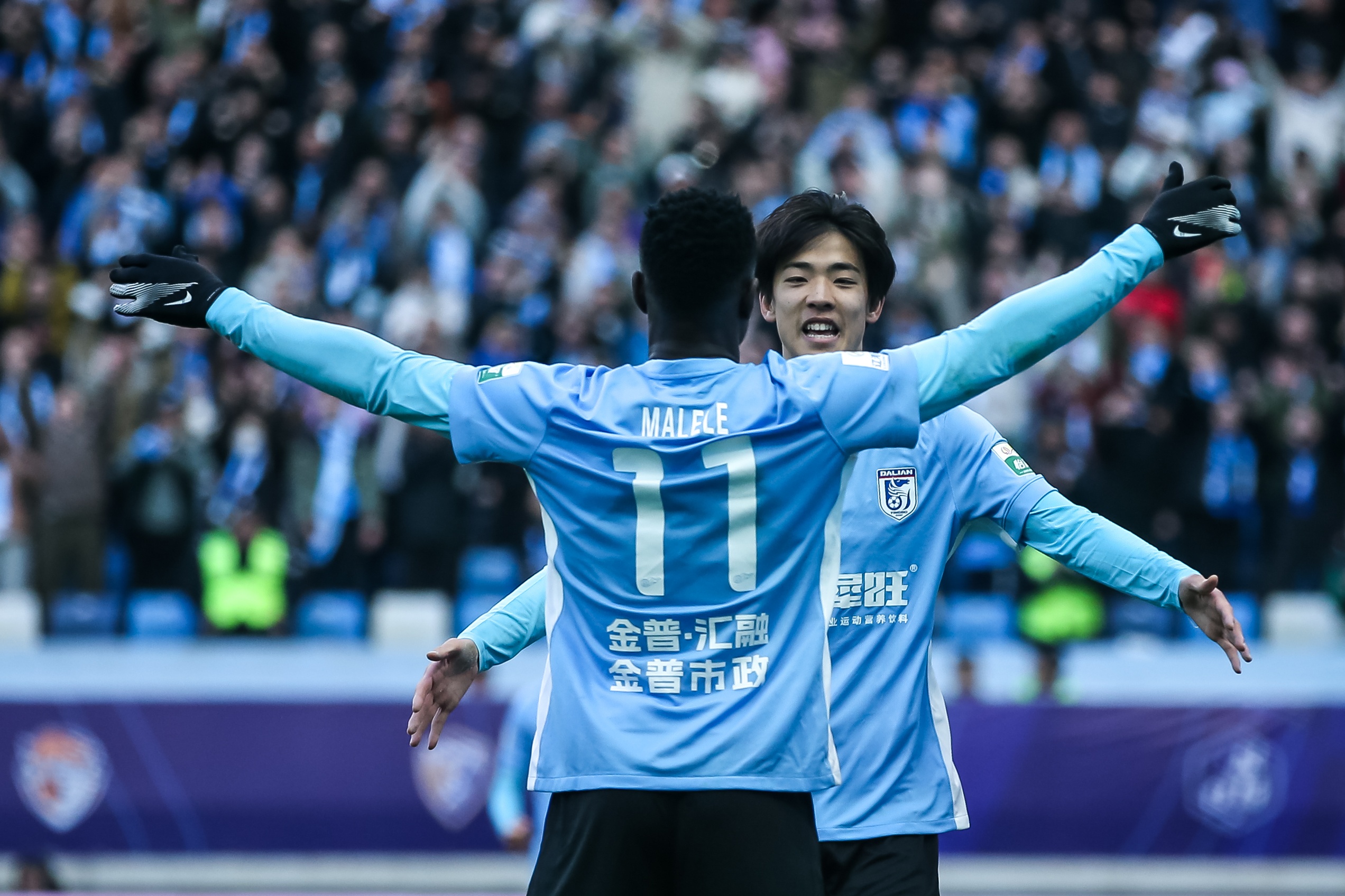 青春風(fēng)暴刮起來(lái)！19歲朱鵬宇&18歲王鈺棟處子球 19歲李新翔1射2傳